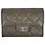 Tarjetero de piel de becerro granulada gris Chanel