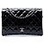 Clutch de aba acolchoada em verniz preto Chanel CC com corrente