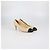 Chanel Beige/Black Pumps aus gestepptem Leder mit CC-Kappe - Ansicht 2