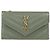 Tarjetero con solapa Cassandre Fragment de piel acolchada verde Saint Laurent