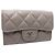 Timeless Tarjetero Chanel de piel de becerro granulada beige - vista 3