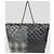 Sacola Chanel Funny Patchwork em vinil acolchoado cinza e tweed - vista 3