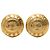 Orecchini a clip rotondi Chanel Gold CC Logo placcati in oro D'oro