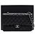 Chanel Bolsa de Ombro Medium em Caviar Preto Clássico com Corrente Prateada