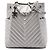 Borsa secchiello Chanel Urban Spirit Small in vitello iridescente argento con motivo Chevron