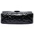 Borsa a tracolla Chanel Reissue 2.55 Double Flap 226 in vernice matelassé nera Nero - vista 3