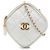 Clutch Chanel CC in pelle d'agnello matelassé bianca con catena e tracolla Bianco
