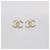 Pendientes de botón Chanel en metal tono oro pálido con CC y perlas falsas - vista 4
