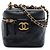 Piccolo Vanity Case Chanel in vitello matelassé nero con catena e borsa satchel