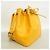 Noe Borsa a tracolla Louis Vuitton Epi Petit Noé Giallo - vista 2