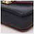 Louis Vuitton Uma mala estilo messenger feita do elegante material de couro Monogram Empreinte, ostentando um padrão em relevo subtil e uma durabilidade excecional. O fecho clássico S-lock adiciona um toque sofisticado, e Preto - vista 3
