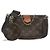 Louis Vuitton Realizzato in tela Monogram, questo modello vanta leggerezza e una pratica durabilità resistente alle macchie esterne e all'umidità. La Pochette Accessoires, la Mini Pochette Accessoires e Marrone