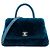 CHANEL - Bolsa de ombro Coco Handle Chanel em shearling chevron e couro azul