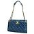 Chanel Matelassé Schultertasche mit Kette Blau