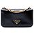 Prada Bolsa crossbody em couro de bezerro macio preto com corrente