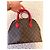 Louis Vuitton Alma BB Monogram Bolso de Hombro Castaño - vista 2
