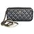 Gabrielle Portacellulare Chanel in pelle d'agnello matelassé metallizzato con perle, doppia zip e catena CC Metallico - vista 7
