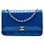 CHANEL Boy Wallet on Chain aus gestepptem Lackleder Blau