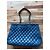 Saco tote Chanel em couro matelassé azul - vista 2