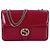 Gucci Bolso de hombro Medium de piel charol magenta con GG entrelazadas Rosa