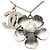 Chanel Coco Mark Anhänger Halskette mit Kamelienblüten-Motiv Schwarz Silber Weiß - Ansicht 3