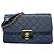 Chanel Matelassé Schultertasche Marineblau