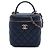 Vanity Case Chanel Blue CC trapuntato in pelle Caviar con manico e catena Blu navy