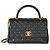 Gabrielle Bolsa Chanel Medium Coco Top Handle em couro caviar matelassé preto