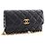Chanel Carteira Wallet On Chain em pele de cordeiro acolchoada preta com CC, esmalte e pérolas - vista 11