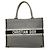 Dior Book Tote Medium aus Canvas mit schwarzer Hahnentritt-Stickerei