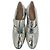 Stuart Weitzman Sawyer Block Heel Loafer aus metallic-silbernem Lackleder - Ansicht 4