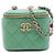 Mini vanity case Chanel in pelle d'agnello matelassé verde con cuore in resina e catena