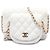 Chanel Side Packs Flap em pele de cordeiro acolchoada branca
