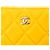 Clutch Chanel Medium CC Quilted Velvet O Case Gialla - vista 5