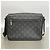 Bolsa de Ombro Louis Vuitton Monogram Eclipse District PM - vista 8