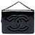 Clutch Chanel Mini CC de charol negro con cadena