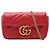 Gucci Mini GG Marmont in pelle matelassé rossa con patta e tracolla