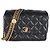 Gabrielle Borsa a patta Chanel Mini Medallion in pelle d'agnello matelassé nera con multi-catene