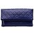 Clutch de dobra Chanel Blue CC em pele de cordeiro acolchoada