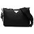 Bolsa Crossbody Prada em Re-Nylon preto com acabamento em Saffiano e fecho de correr