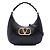 Borsa Hobo Valentino in pelle di vitello nera con borchie e zip