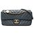 Bolsa de Ombro Chanel Medium Chevron em couro de bezerro com medalhão, Single Flap, Azul