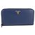 Cartera larga Prada de piel de becerro azul