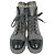Stivaletti combat stringati Chanel CC in pelle grigia - vista 2