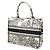 Dior Book Tote Medium aus bestickter Toile de Jouy Canvas Weiß - Ansicht 2