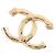 Spilla Chanel in metallo dorato con logo Coco - vista 3