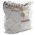 Borsa Chanel 22 Small in vitello lucido matelassé bianco con catena - vista 12