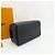 Louis Vuitton Pouch Monogram Shadow Drop Kit - vista 4