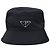 Cappello a secchiello Prada in nylon con logo Triangle verde