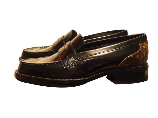 louis vuitton academy flat loafer